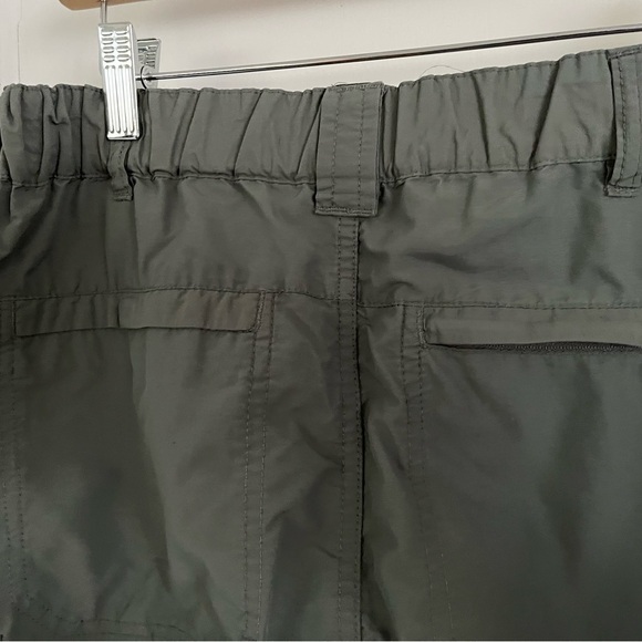 REI Cargo Shorts Mens Size 30 Waist Grey Nylon Hiking Outdoors - Picture 6 of 10